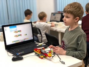 Детский лагерь Городской дневной лагерь школы программирования "Пиксель"