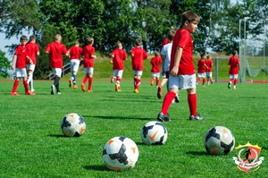 Детский лагерь Футбольный лагерь "FC Stuttgart" в парк-отеле "Огниково"